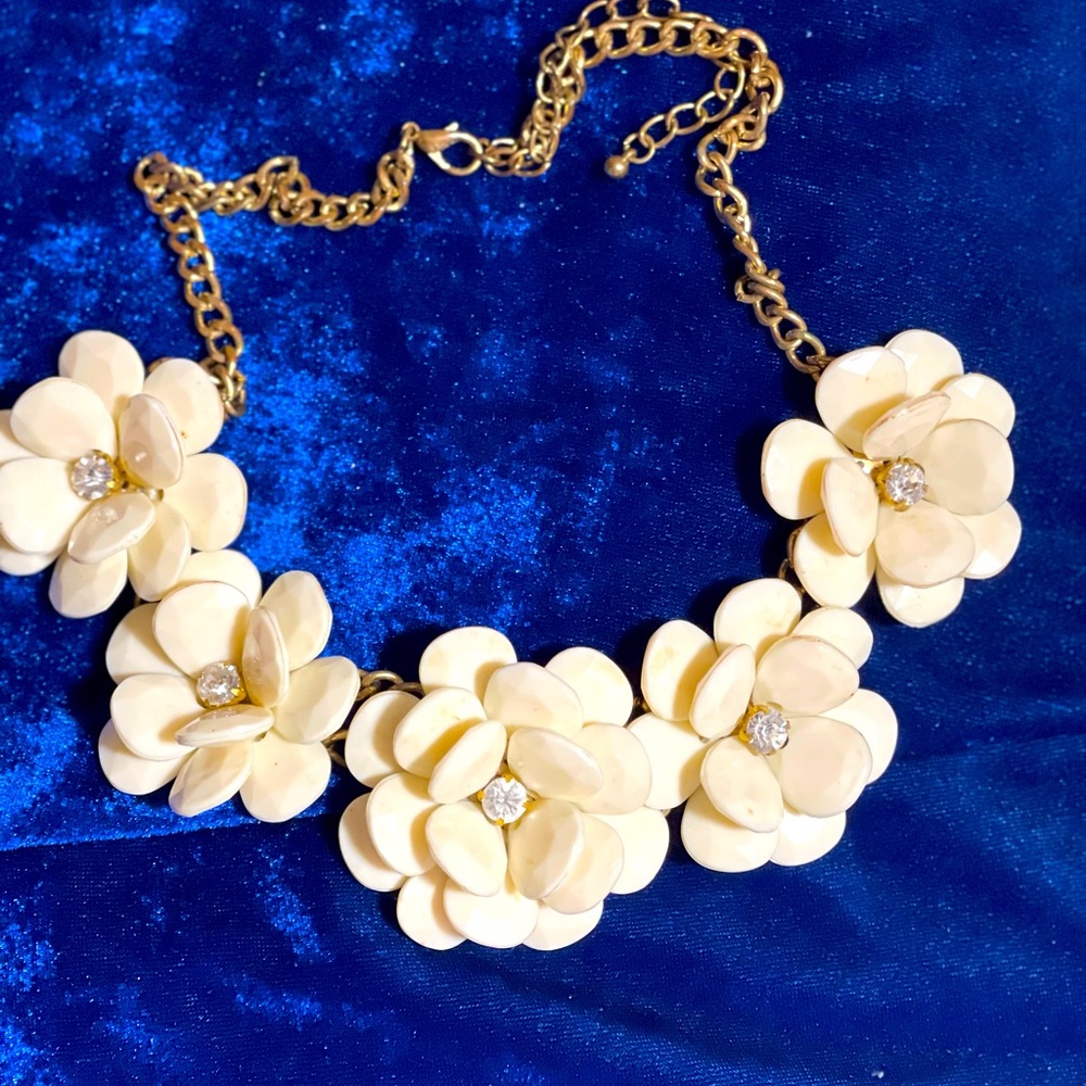 Flower necklace